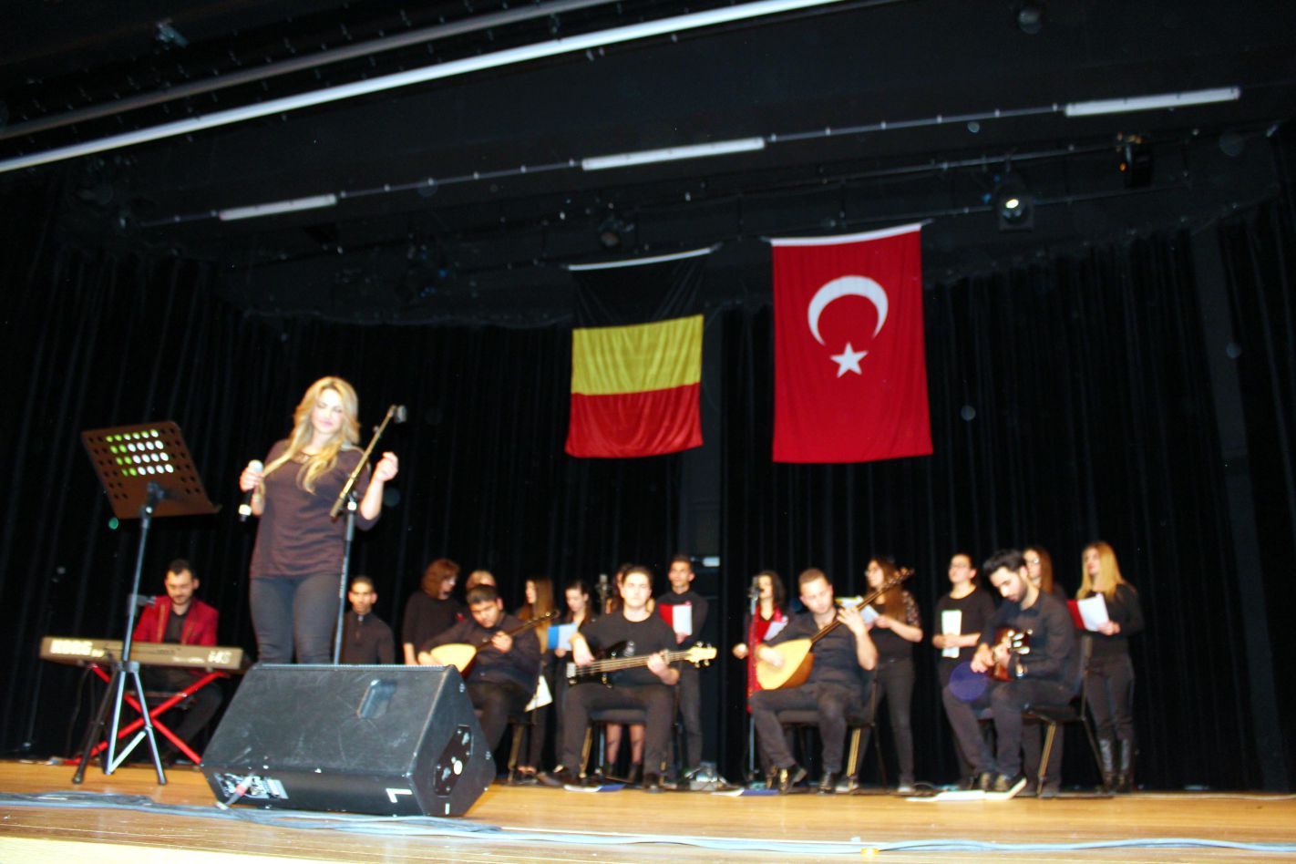 23 NİSANI BİRLİKTE KUTLADILAR
