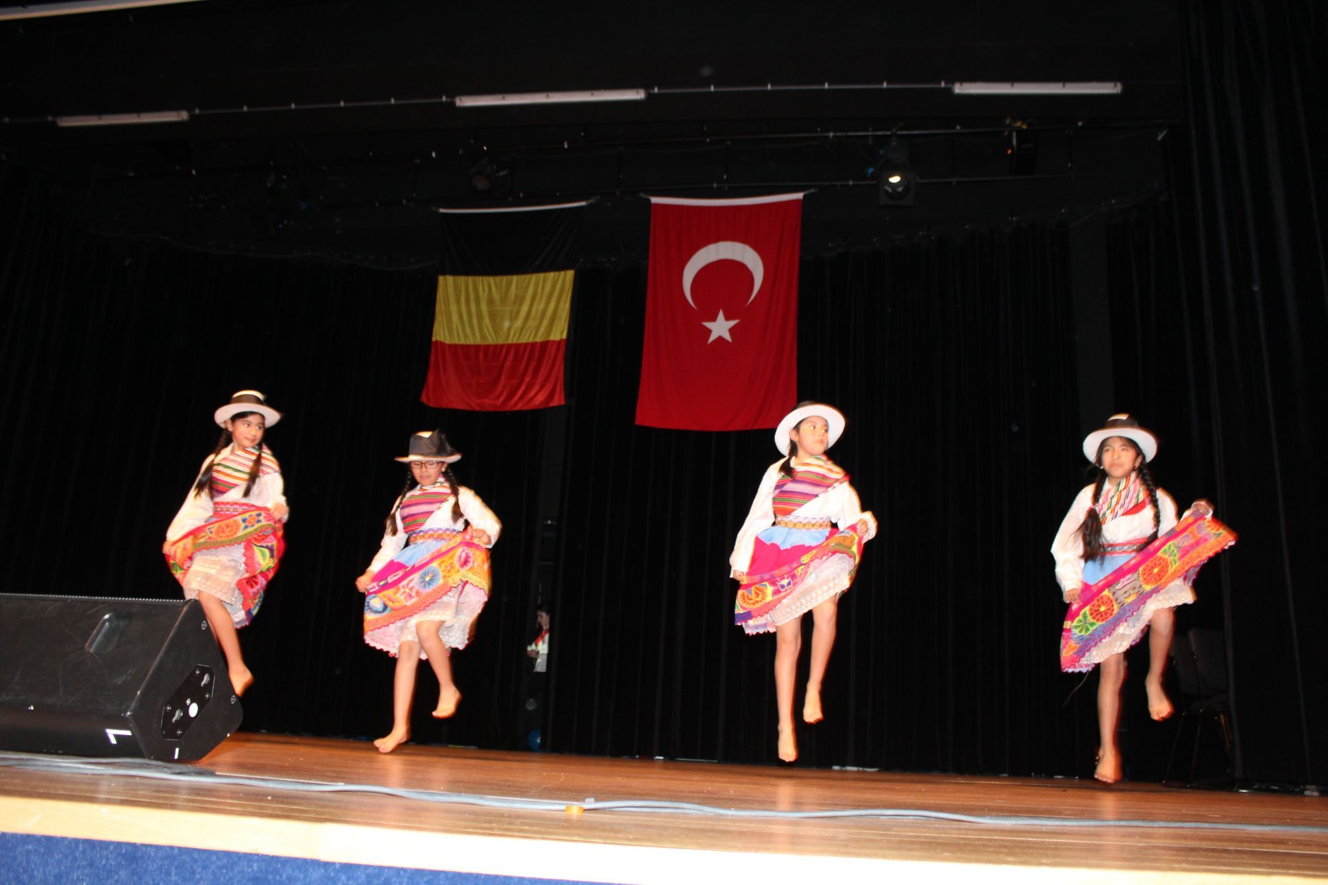 23 NİSANI BİRLİKTE KUTLADILAR