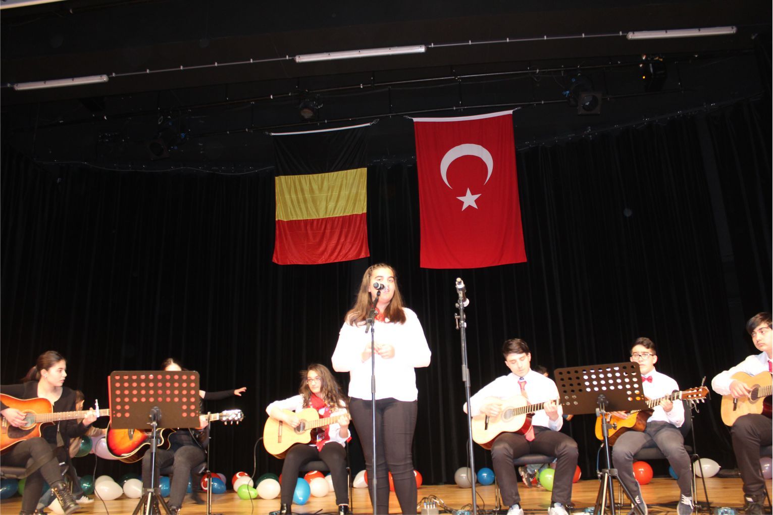 23 NİSANI BİRLİKTE KUTLADILAR