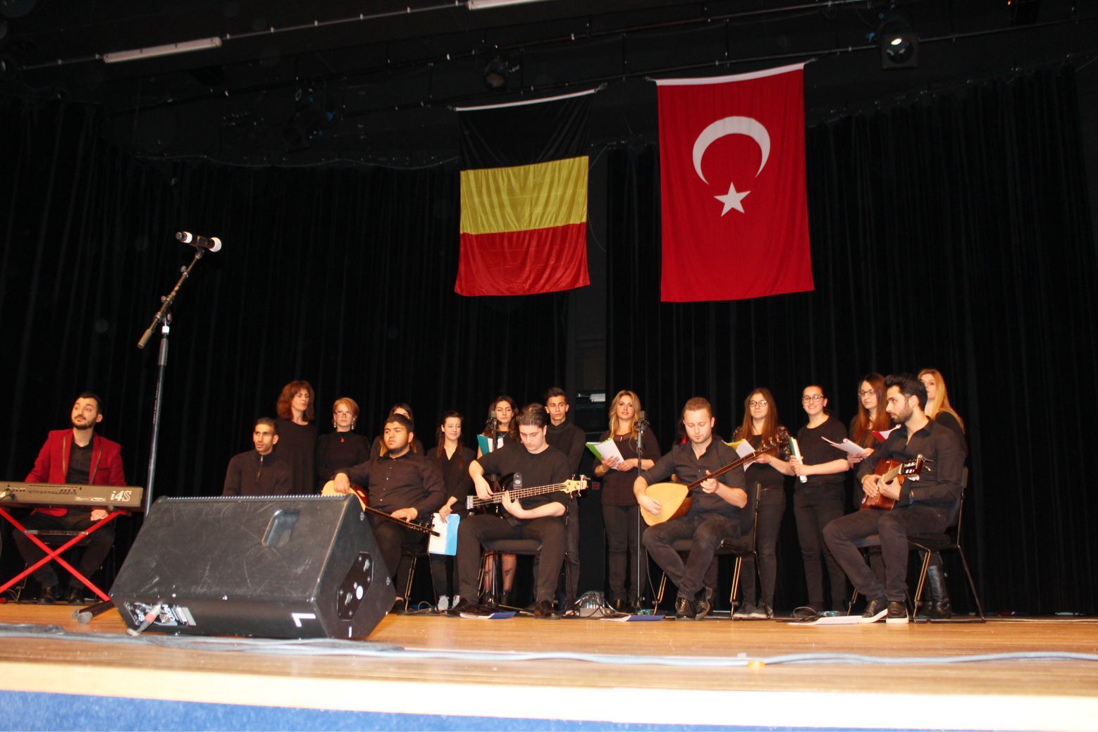23 NİSANI BİRLİKTE KUTLADILAR