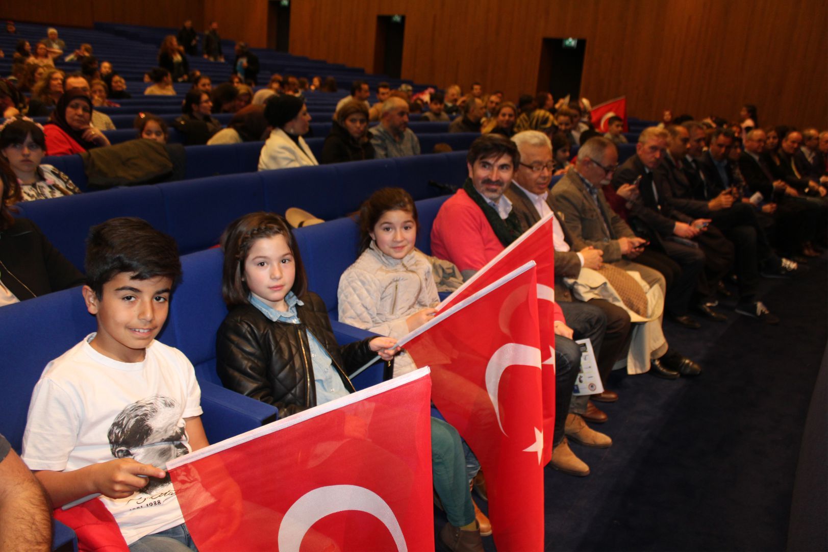 23 NİSANI BİRLİKTE KUTLADILAR