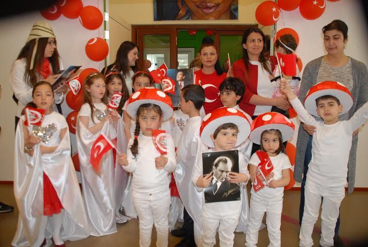 23 nisan Hollanda da coşkuyla kutlandı