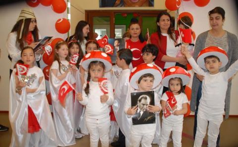23 nisan Hollanda da coşkuyla kutlandı