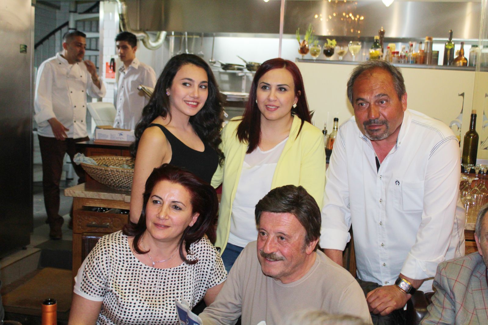 İŞADAMI KORKMAZERâ€™DEN SANATÇI SELAMİ ŞAHİN ONURUNA YEMEK 