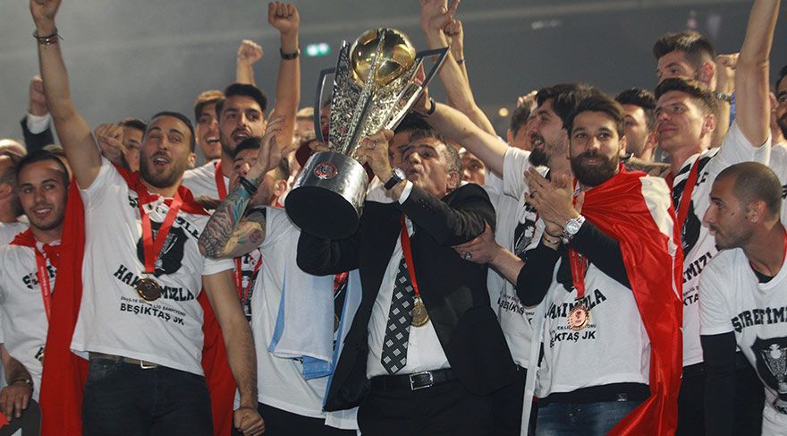 Şampiyon Beşiktaş kupasına kavuştu