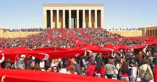 Korkmadılar Ataya yürüdüler...