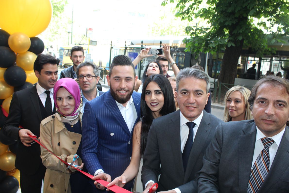 ‘BEGENTLEMEN MAĞAZASININ AÇILIŞINI SİYASİLER YAPTI