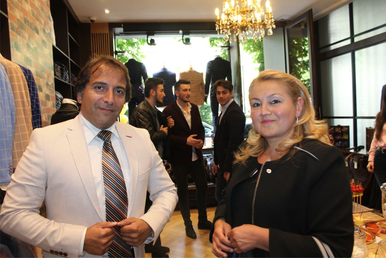 ‘BEGENTLEMEN MAĞAZASININ AÇILIŞINI SİYASİLER YAPTI