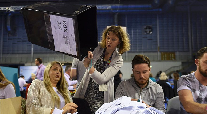 İngiltereâ€™de AB referandumu: Oylama sona erdi! Sonuçlar gelmeye başladı