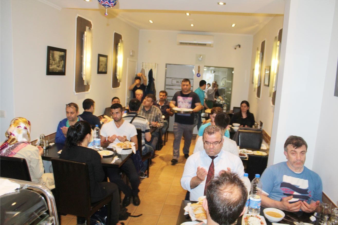DİVAN RESTAURANT MÜŞTERİLERİNE İFTAR VERDİ
