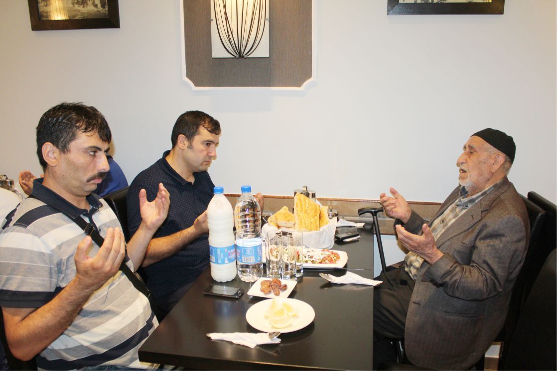 DİVAN RESTAURANT MÜŞTERİLERİNE İFTAR VERDİ