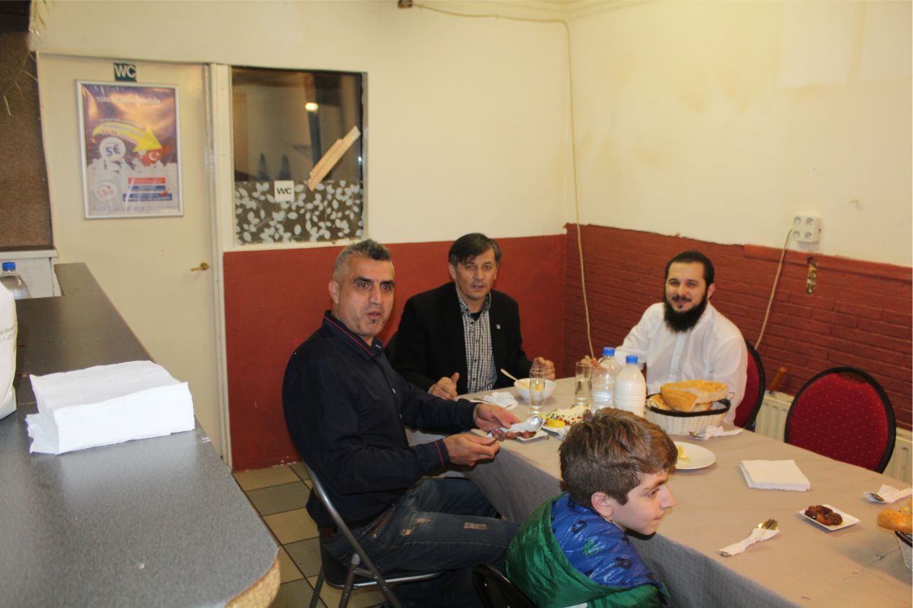 DİVAN RESTAURANT MÜŞTERİLERİNE İFTAR VERDİ