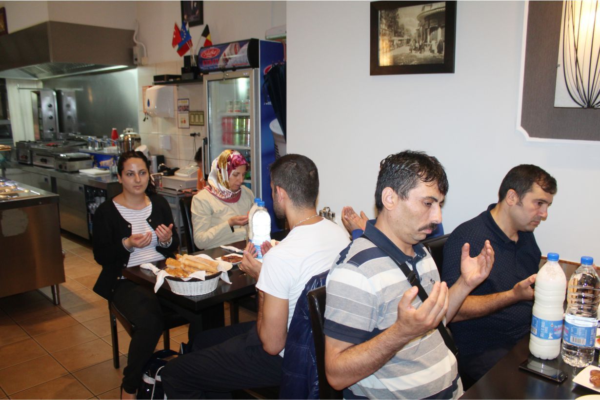 DİVAN RESTAURANT MÜŞTERİLERİNE İFTAR VERDİ