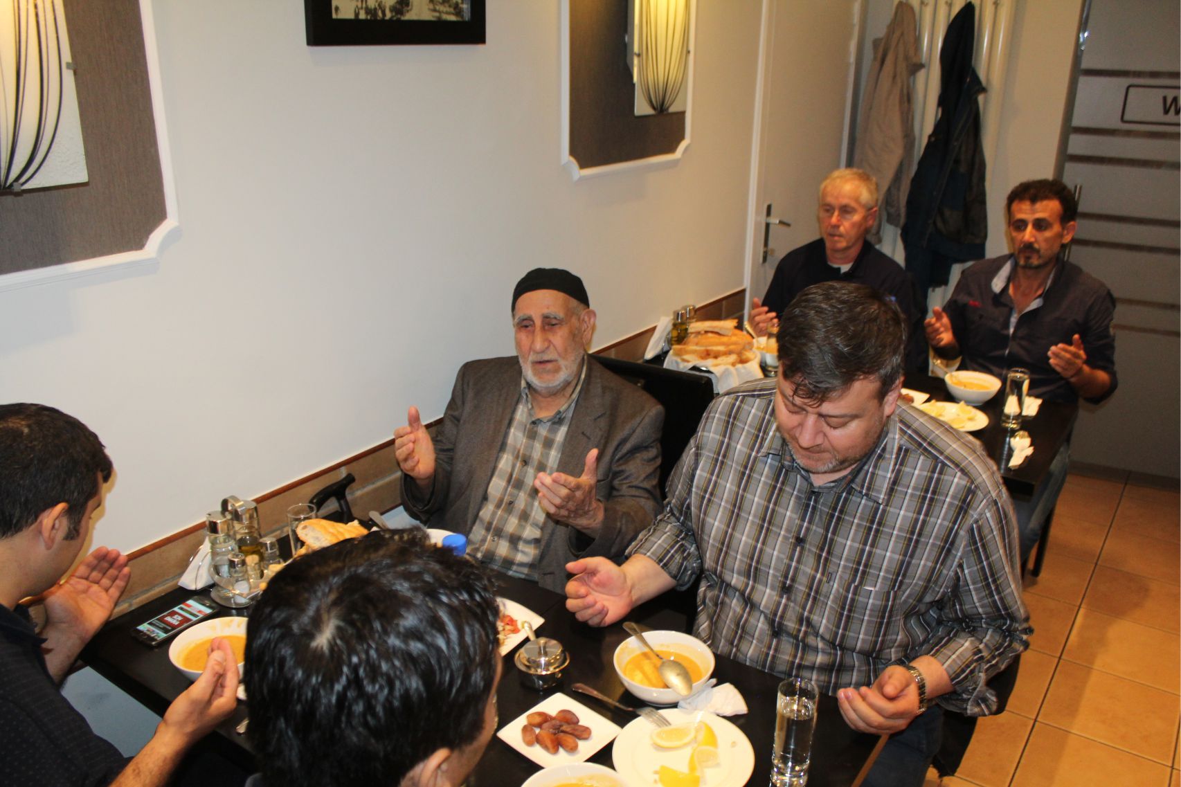 DİVAN RESTAURANT MÜŞTERİLERİNE İFTAR VERDİ