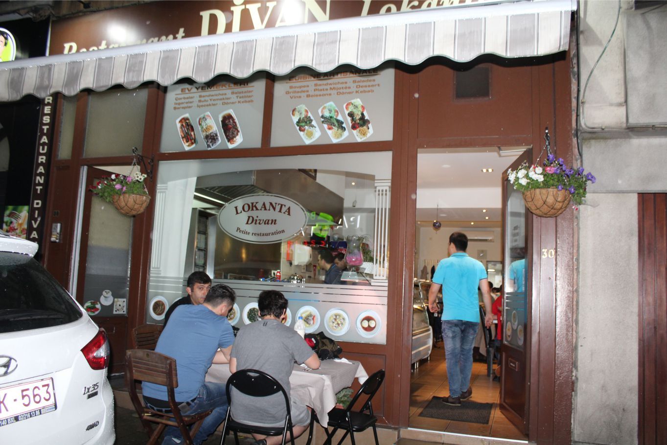 DİVAN RESTAURANT MÜŞTERİLERİNE İFTAR VERDİ