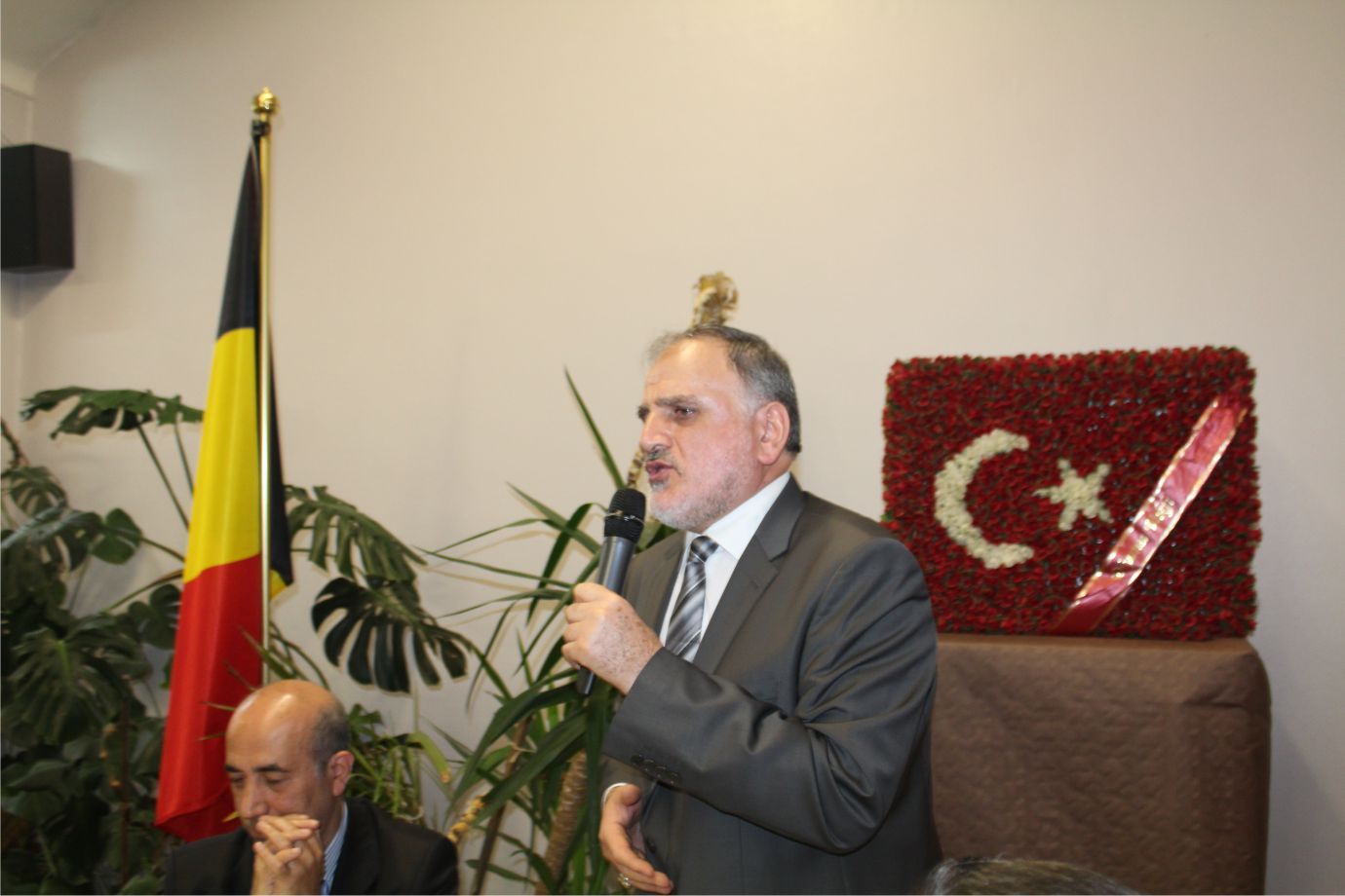 BELÇİKA DİYANET VAKFI BİR İFTAR PROGRAMI DÜZENLEDİ