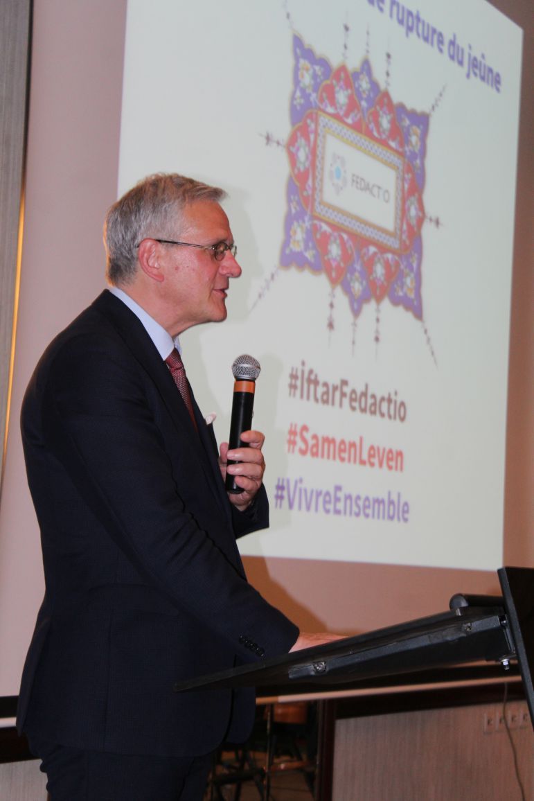 Kris Peeters: İslamâ€™ı karalamak isteyenlerle mücadelemiz devam edecek