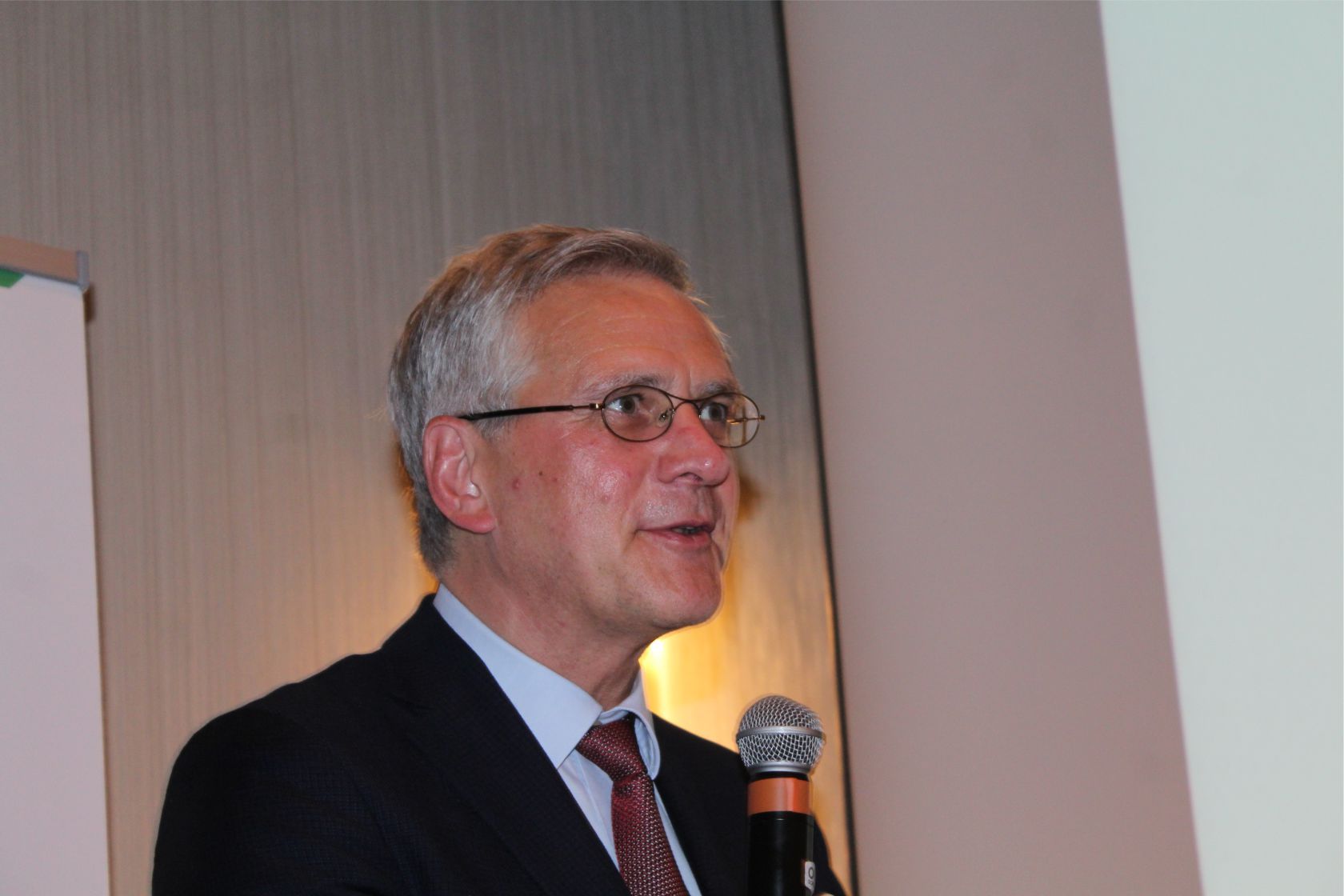 Kris Peeters: İslamâ€™ı karalamak isteyenlerle mücadelemiz devam edecek