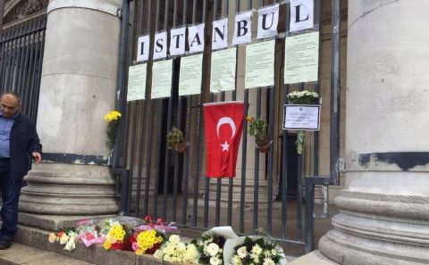 İSTANBUL'DAKİ TERÖR EYLEMİNDE YAŞAMINI YİTİRENLER BRÜKSEL'DE ANILDI