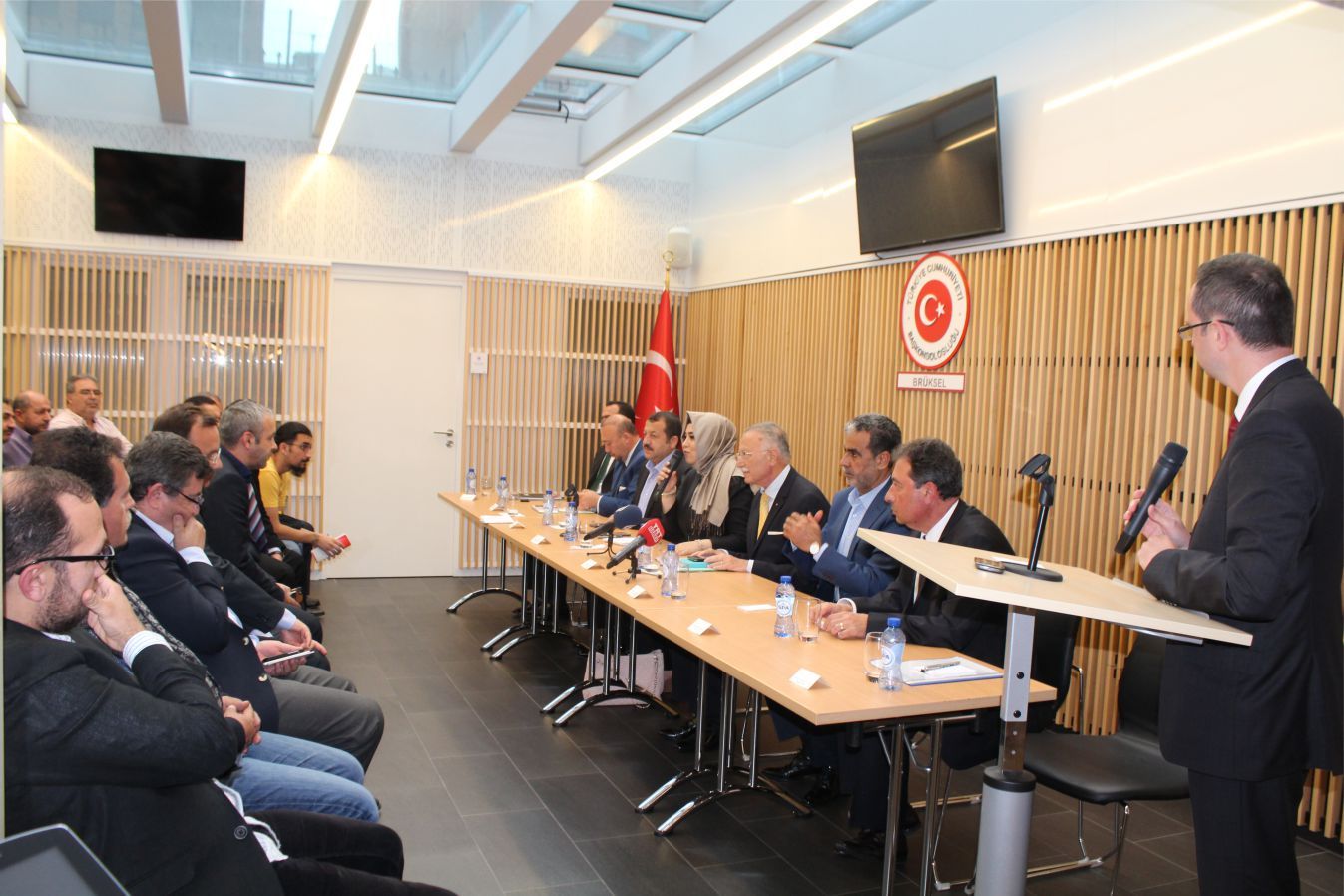 TBMM Dışişleri Komisyonu üyeleri Brüksel'de STK Temsilcileriyle buluştu...