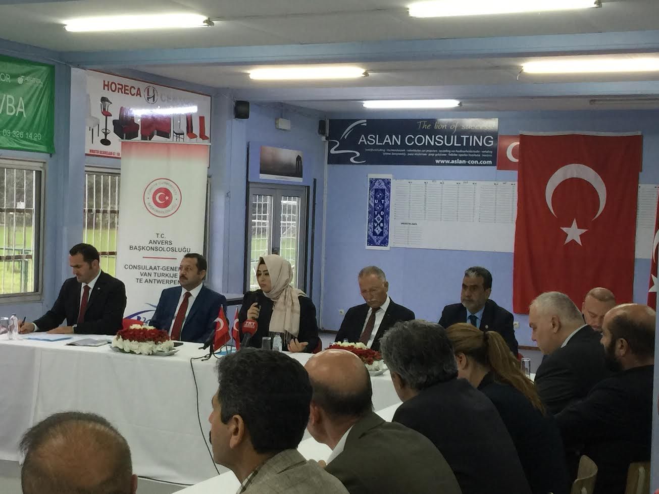 Belçika’da resmi temaslarda bulunan TBMM Dışişleri Komisyonu Heyeti Anvers'te halkla buluştu