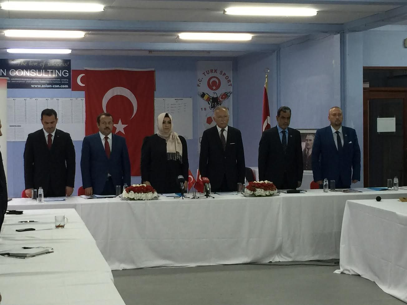 Belçika’da resmi temaslarda bulunan TBMM Dışişleri Komisyonu Heyeti Anvers'te halkla buluştu