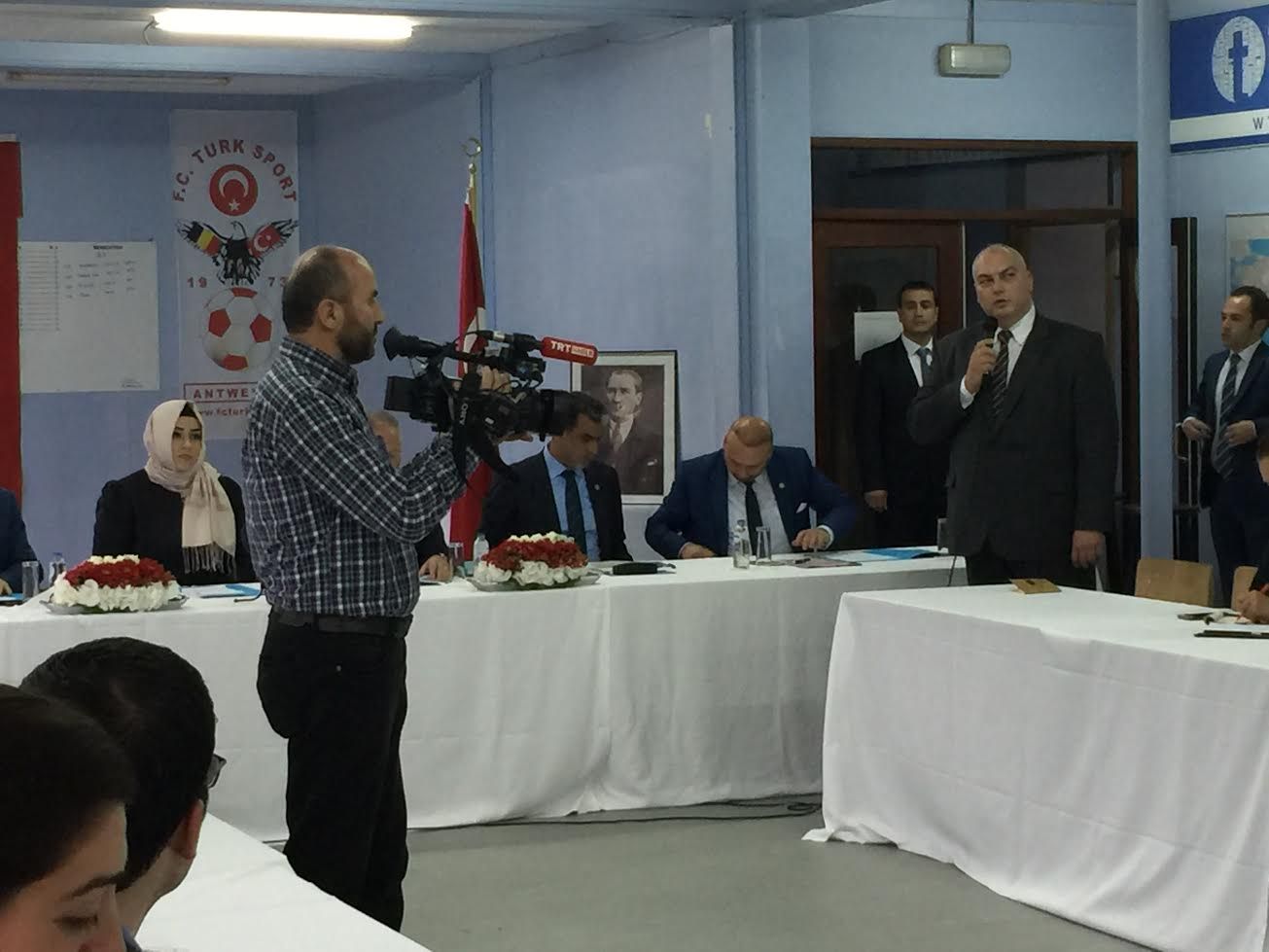 Belçika’da resmi temaslarda bulunan TBMM Dışişleri Komisyonu Heyeti Anvers'te halkla buluştu