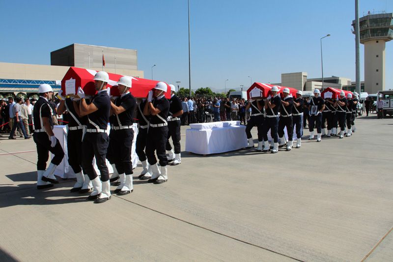YETER ARTIK DURSUN BU TERÖR. Hemen her gün şehit haberi!