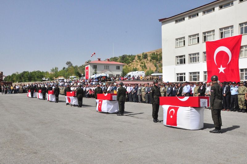 YETER ARTIK DURSUN BU TERÖR. Hemen her gün şehit haberi!