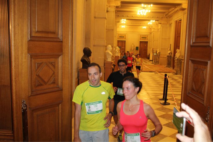 BİNLERCE KOŞUCU SCHAERBEEK MARATONUN'DA BULUŞARAK, CENTİLMENCE YARIŞTI...