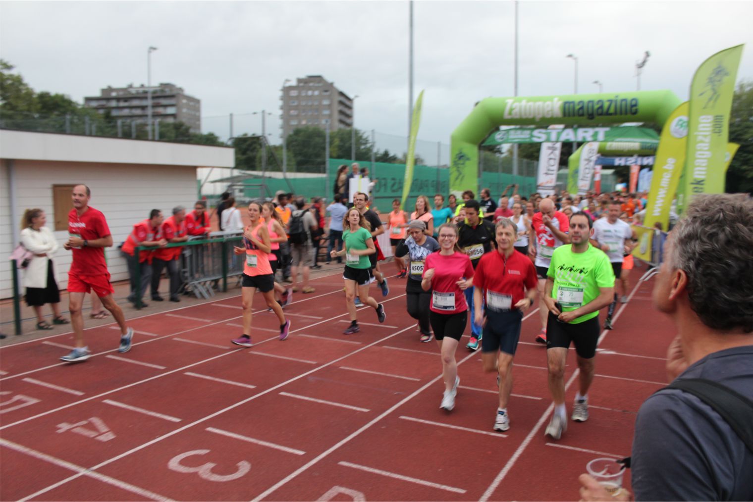 BİNLERCE KOŞUCU SCHAERBEEK MARATONUN'DA BULUŞARAK, CENTİLMENCE YARIŞTI...