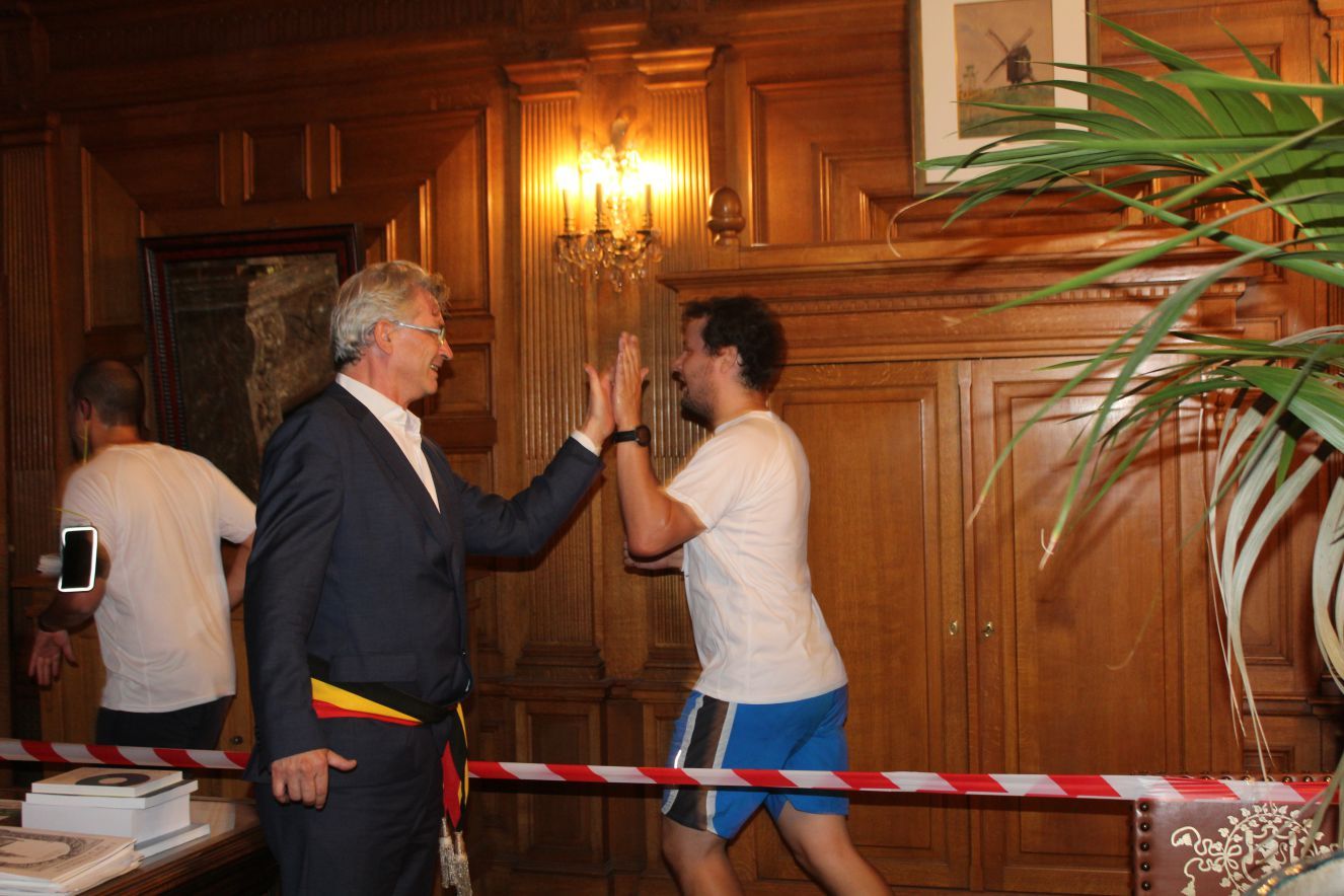BİNLERCE KOŞUCU SCHAERBEEK MARATONUN'DA BULUŞARAK, CENTİLMENCE YARIŞTI...