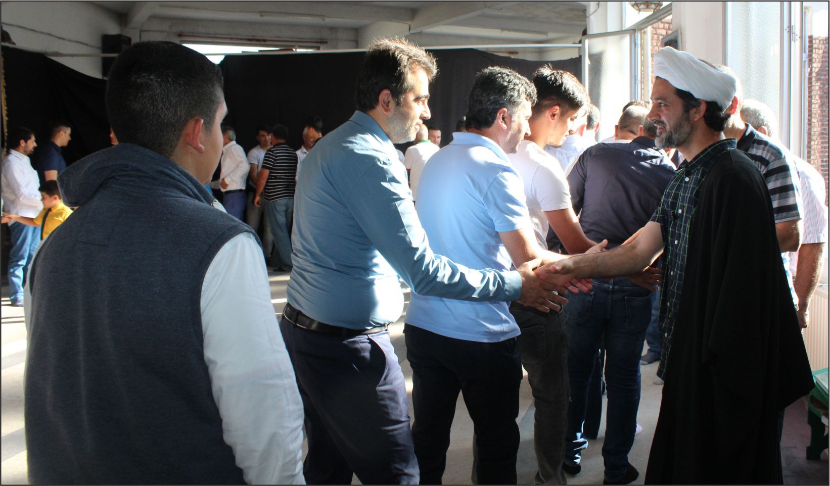BRÜKSEL EHLİBEYT DOSTLARI BAYRAM NAMAZINDA ŞEHİTLERİ ANDILAR