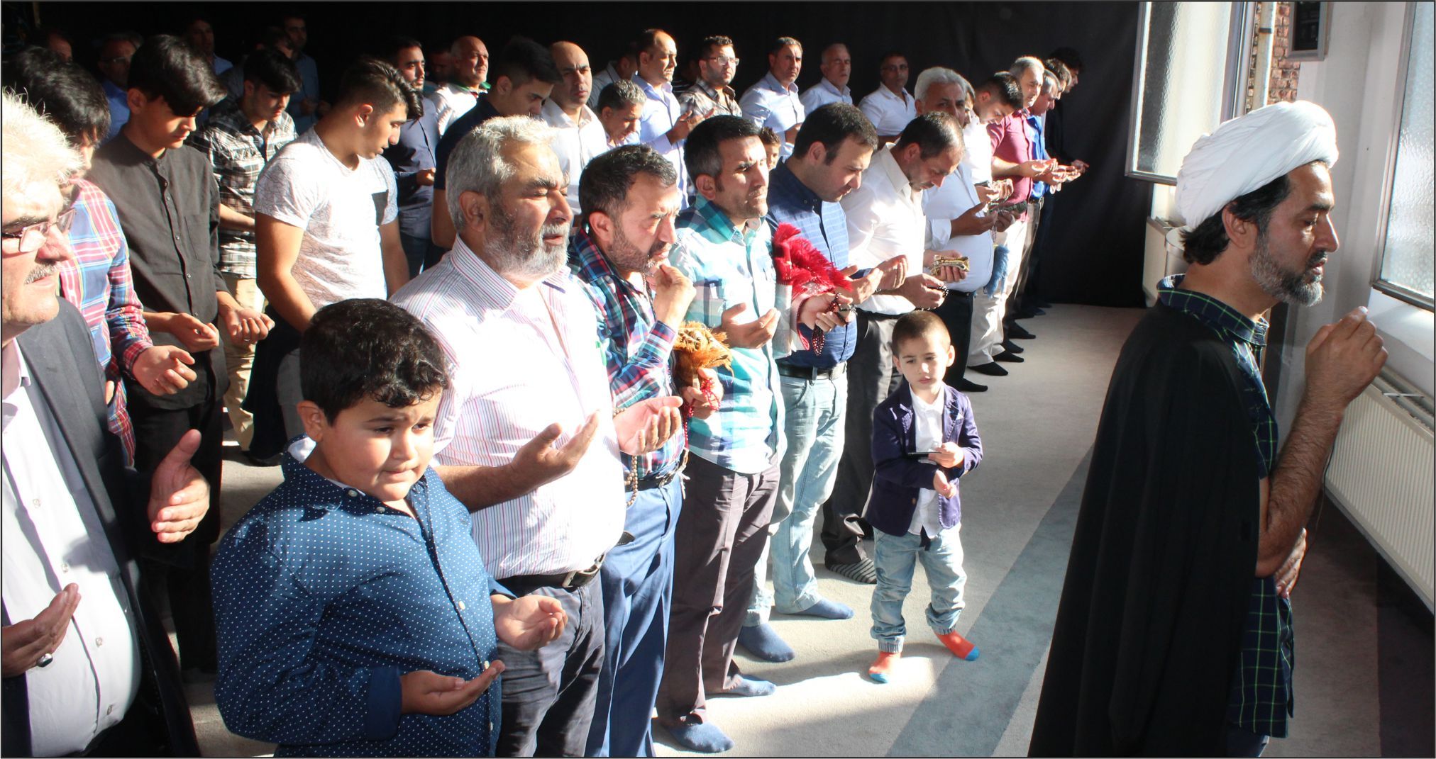 BRÜKSEL EHLİBEYT DOSTLARI BAYRAM NAMAZINDA ŞEHİTLERİ ANDILAR