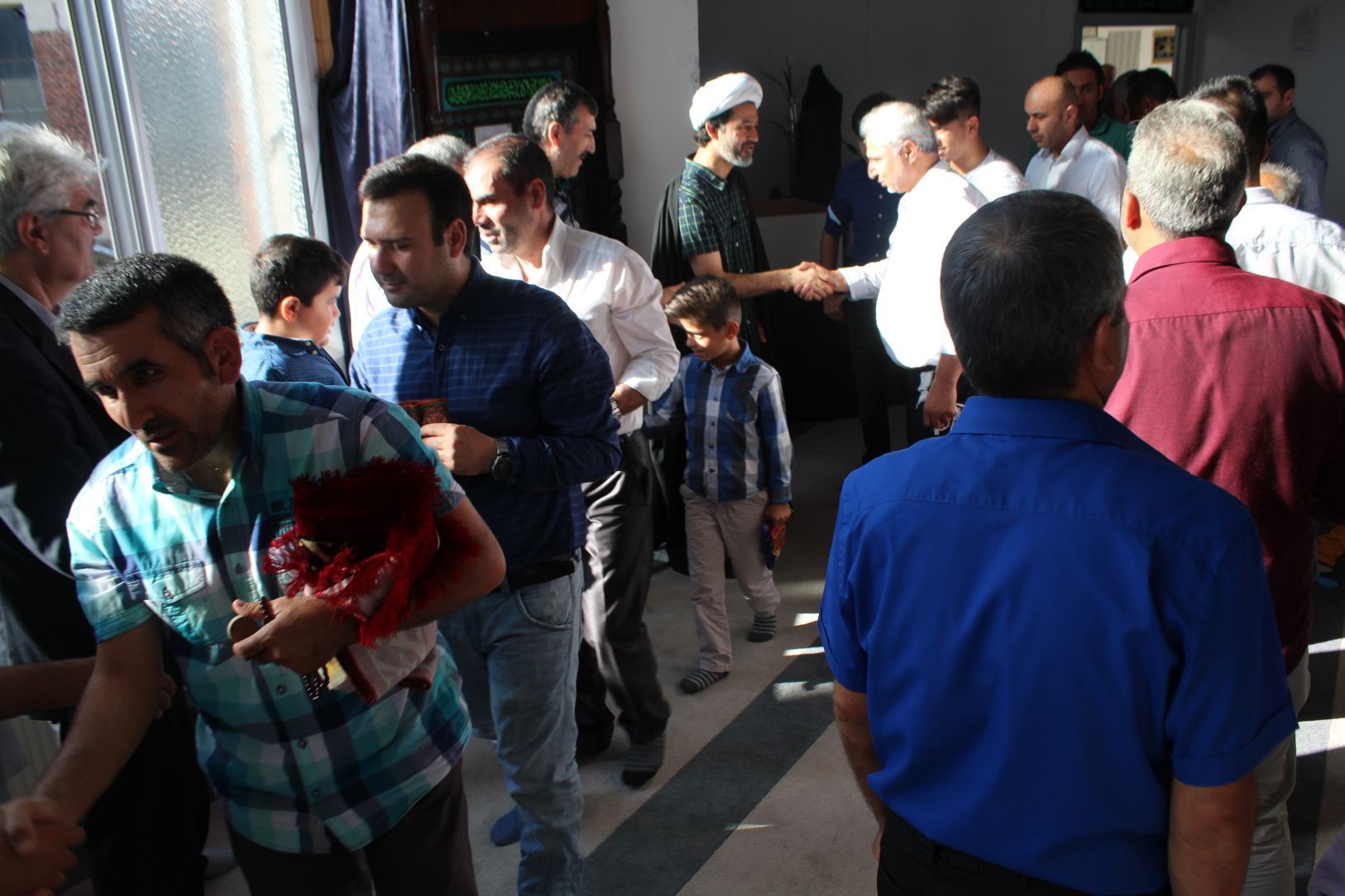 BRÜKSEL EHLİBEYT DOSTLARI BAYRAM NAMAZINDA ŞEHİTLERİ ANDILAR