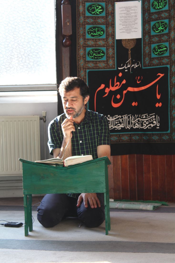 BRÜKSEL EHLİBEYT DOSTLARI BAYRAM NAMAZINDA ŞEHİTLERİ ANDILAR