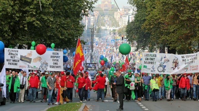 BELÇİKAÂ´DA SENDİKALAR YİNE SOKAKLARDA.