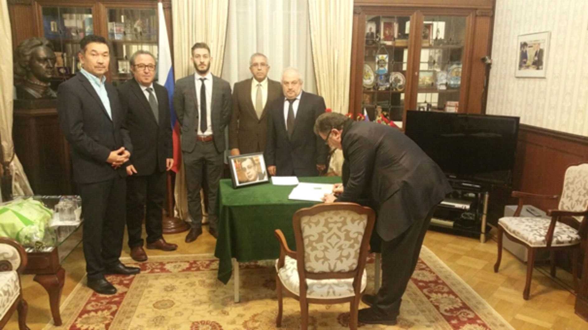 HOLLANDA TÜRKLERİ'NDEN RUS BÜYÜKELÇİSİNE JEST...