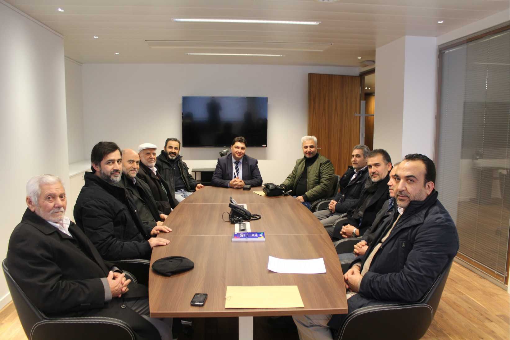BELÇİKA’DAKİ TÜRK ŞİALAR «‹TRT1' DEKİ â€¹ŞİALARA HAKARET›TEN DUYDUKLARI RAHATSIZLIĞI BASIN MÜŞAVİRİ VEYSEL FİLİZ’E İLETTİLER
