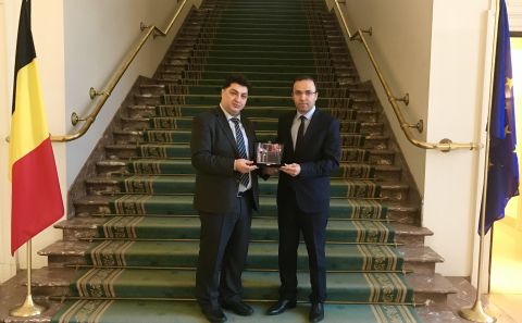 ~Yüksel'e anlamlı plaket