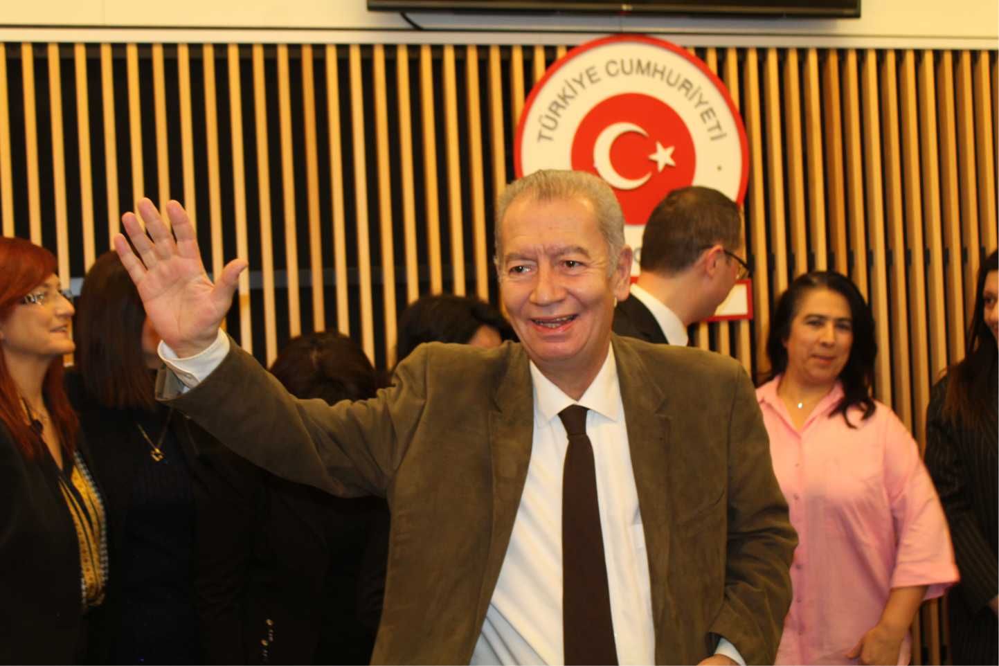 BRÜKSEL BAŞKONSOLOSU ULUSOY VERİLEN BİR RESEPSİYONLA VEDA ETTİ