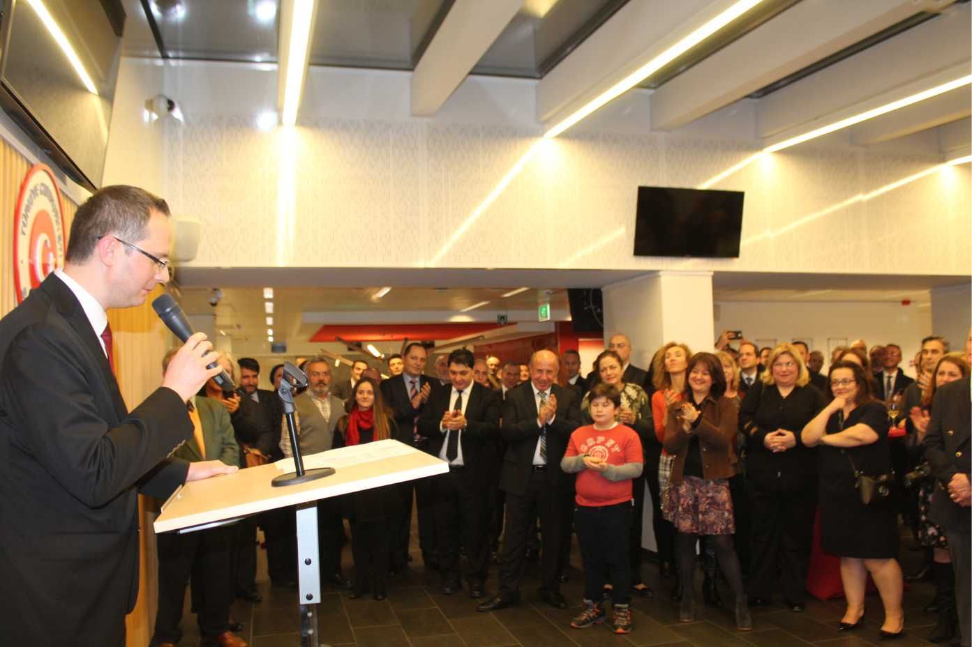 BRÜKSEL BAŞKONSOLOSU ULUSOY VERİLEN BİR RESEPSİYONLA VEDA ETTİ