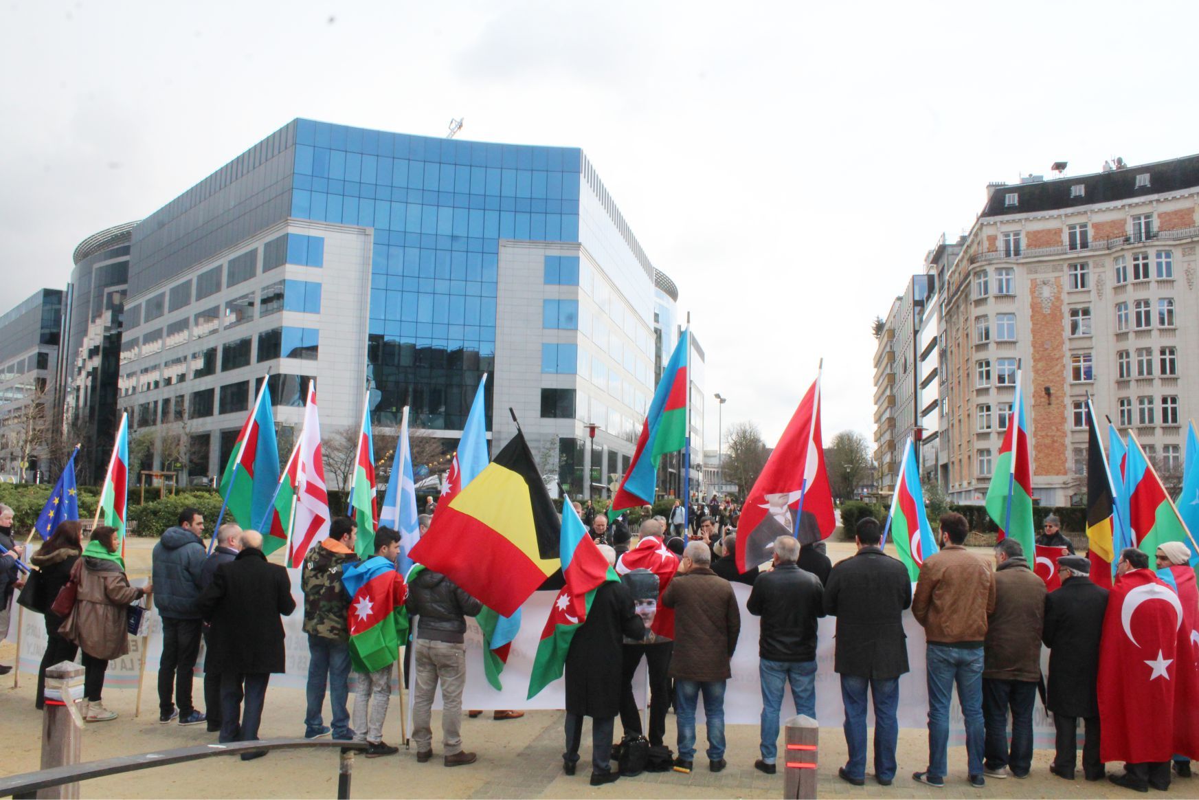 AB’NİN KALBİNDE “HOCALI ŞEHİTLERİ’Nİ ANDILARâ€