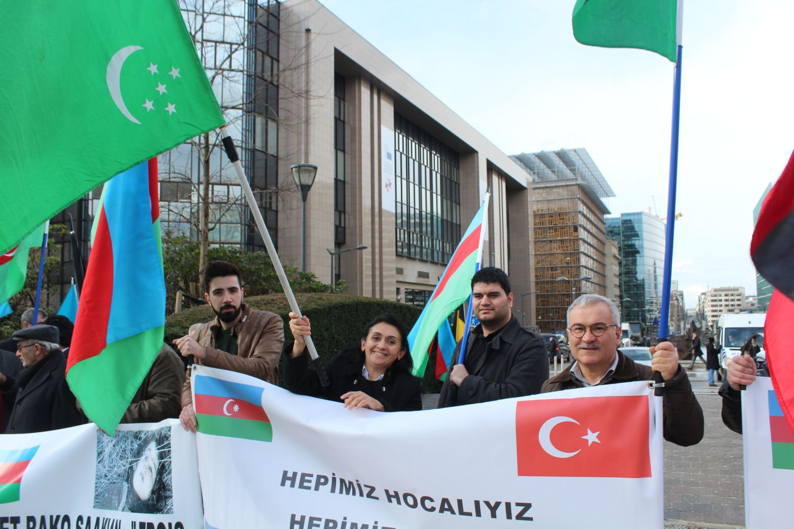 AB’NİN KALBİNDE “HOCALI ŞEHİTLERİ’Nİ ANDILARâ€