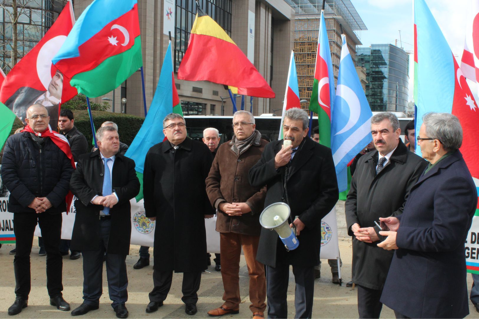 AB’NİN KALBİNDE “HOCALI ŞEHİTLERİ’Nİ ANDILARâ€