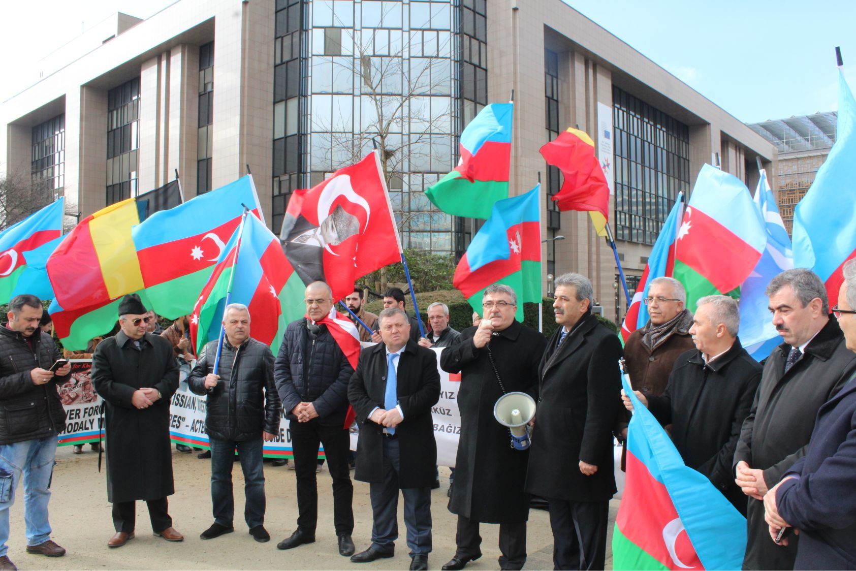 AB’NİN KALBİNDE “HOCALI ŞEHİTLERİ’Nİ ANDILARâ€