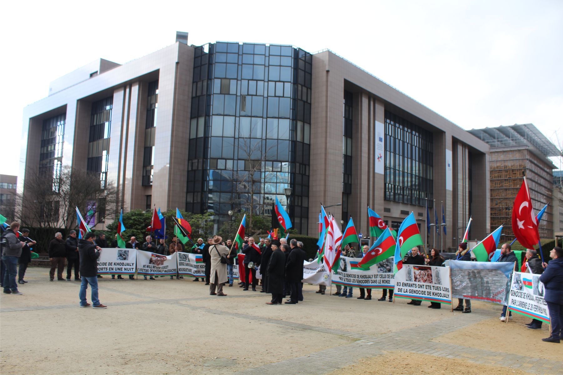 AB’NİN KALBİNDE “HOCALI ŞEHİTLERİ’Nİ ANDILARâ€