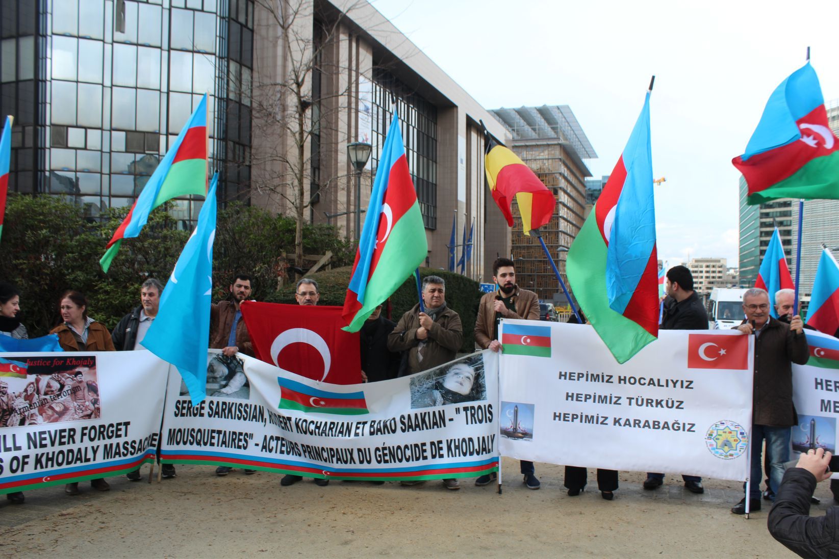AB’NİN KALBİNDE “HOCALI ŞEHİTLERİ’Nİ ANDILARâ€