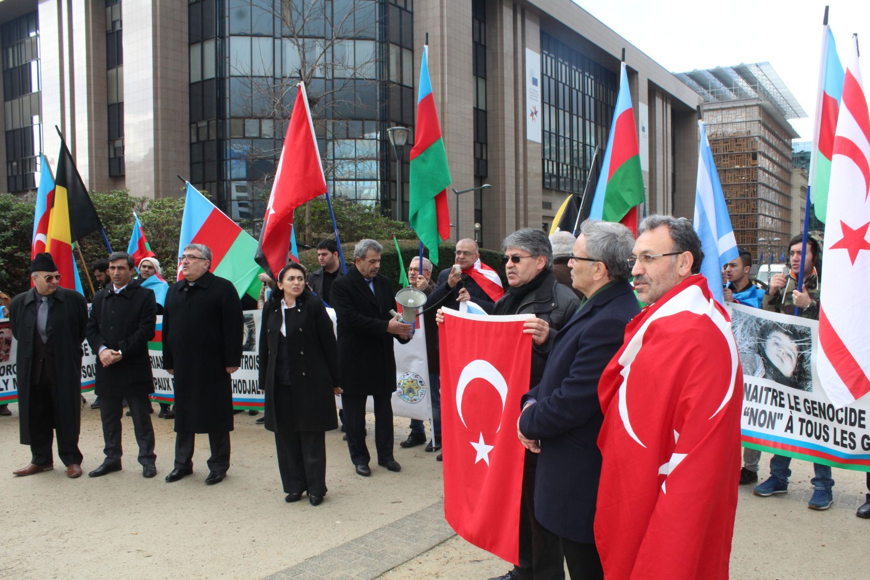 AB’NİN KALBİNDE “HOCALI ŞEHİTLERİ’Nİ ANDILARâ€