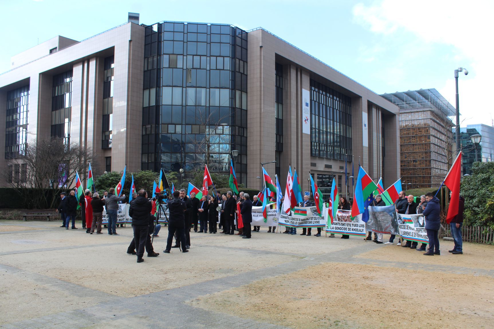 AB’NİN KALBİNDE “HOCALI ŞEHİTLERİ’Nİ ANDILARâ€